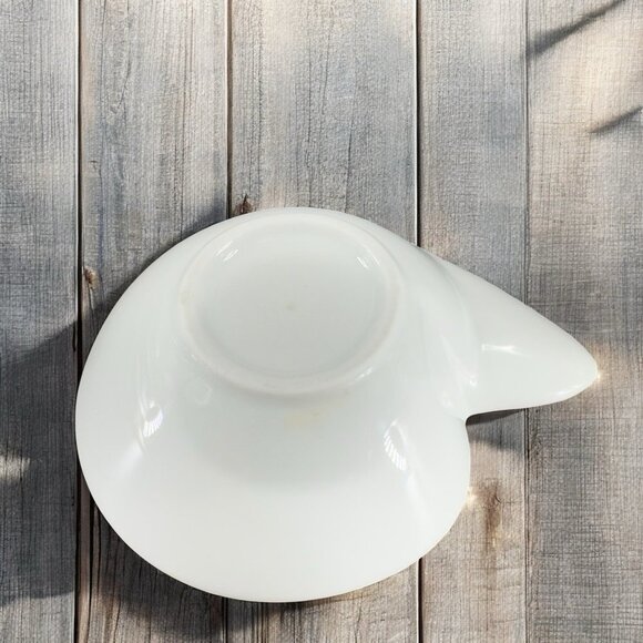 White Nautilus Shell Shaped Bowl Made Of Porcelain Ceramic Dish Bowl Small Plate - Picture 2 of 10